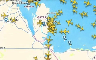 Dấu hiệu nóng: Hàng loạt máy bay tiếp liệu của Mỹ nối nhau rời căn cứ ở Qatar
