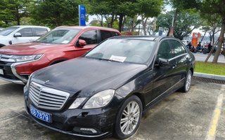 Cận cảnh xe công Mercedes-Benz E300 thanh lý ở Đà Nẵng, giá khởi điểm còn 282 triệu đồng
