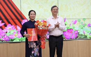 Chủ tịch UBND TP Cần Thơ trao quyết định quan trọng cho nữ Giám đốc Sở Nội vụ