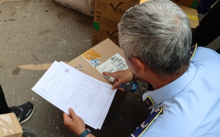 Kiểm tra đột xuất ga Hà Nội, phát hiện lượng lớn hàng hóa nghi nhập lậu