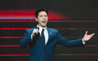 Ca sĩ Anh Tú xúc động với ca khúc chào mừng Đại hội Đảng XIV