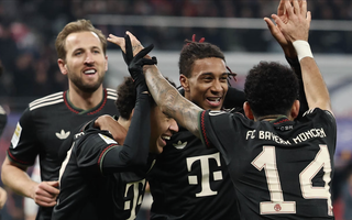 Siêu dự bị Olise tỏa sáng, Bayern Munich thắng "hủy diệt" RB Leipzig