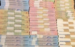 Nở rộ dịch vụ đổi tiền mới, mua tiền cũ