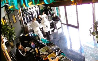 Mua bán, ép 2 thiếu nữ làm nhân viên quán karaoke