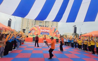 Hình ảnh "Công xưởng hạnh phúc" ở xã Bàu Bàng, TPHCM trong sáng 18-1 