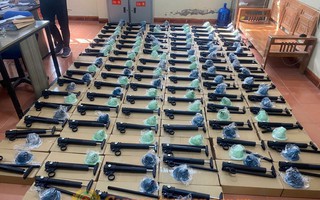 Phát hiện 320 khẩu súng quân dụng giấu tại một kho hàng