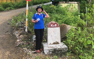 Cụ bà 79 tuổi đi bộ hơn 300 km để đóng góp học bổng cho học sinh, sinh viên