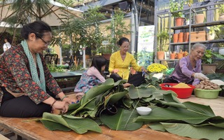 Nở rộ dịch vụ "độc lạ" ngày Tết