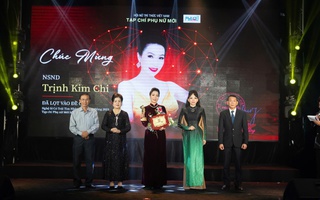 Tiến sĩ - NTK Quỳnh Paris trao giải “Nghệ sĩ có trái tim nhân ái vì cộng đồng 2025”