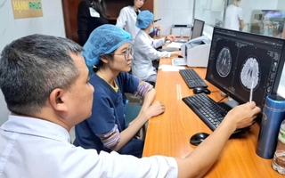 Hút thuốc lá điện tử: Phạt 5 triệu đồng, chủ quán cũng vạ lây