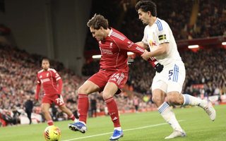 Liverpool bị Leeds United cầm hòa, cầu trường Anfield tiếc nuối