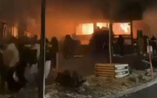 Vụ cháy quán bar Thụy Sĩ: Nhiều thi thể còn kẹt lại, hé lộ nguyên nhân không ngờ?