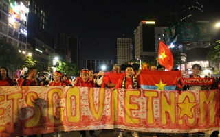 Lỡ hẹn chung kết, CĐV TP HCM gửi lời động viên đến U23 Việt Nam