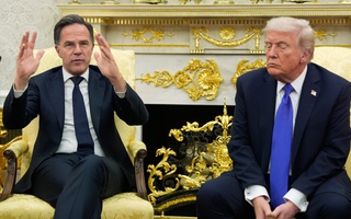 Ông Donald Trump công bố tin nhắn của tổng thống Pháp, tổng thư ký NATO lên mạng