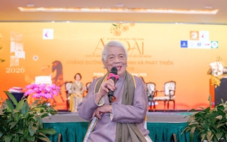 Đạo diễn U100 Xuân Phượng kể chuyện áo dài trên đất Mỹ