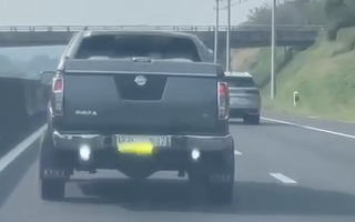 Xử phạt tài xế tự ý thêm đèn phía sau ô tô chạy trên cao tốc