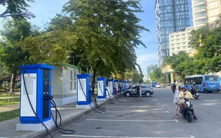 TPHCM lắp đặt tủ đổi pin trên vỉa hè