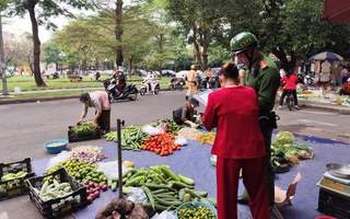 "Mạnh tay" dẹp loạn cảnh bát nháo vỉa hè, lòng đường chung cư Tây Thạnh