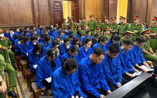 100 bị cáo làm giả hơn 220.000 phiếu kiểm nghiệm thực phẩm đối diện mức án nào?