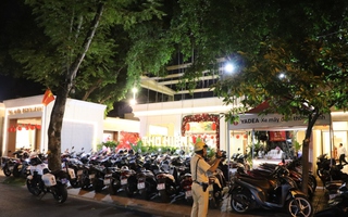 Đội CSGT Cát Lái ghi hình ngày đêm, xử lý việc lấn chiếm lòng đường, vỉa hè