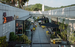 Thành phố của những tiệm sách không ngủ