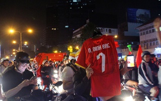 Hình ảnh xuyên đêm ăn mừng U23 Việt Nam kiên cường hạ Hàn Quốc trong thế 10 người
