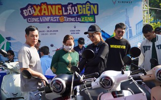 Người dùng TP HCM hào hứng trải nghiệm, quyết định lên đời xe điện VinFast ngay trong ngày