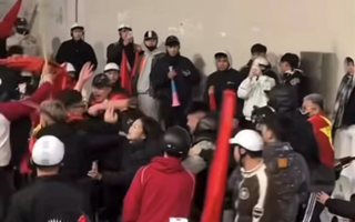 Triệu tập nhóm thanh, thiếu niên sàm sỡ cô gái, tấn công người bạn trai khi "đi bão"