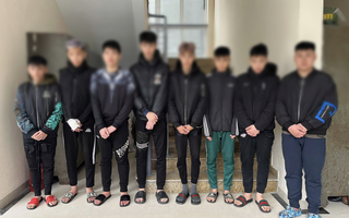 Tạm giữ 5 thiếu niên "sàm sỡ" cô gái và tấn công người khác