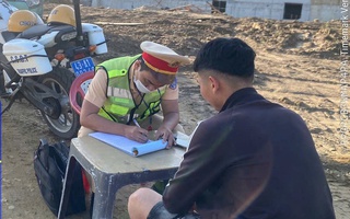 Xe tải “đại náo” đường cấm ở Bà Nà, CSGT Đà Nẵng vào cuộc xử lý