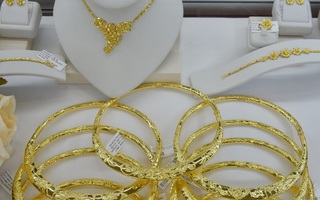 Giá vàng hôm nay 28-1: Giá vàng thế giới tăng hơn 170 USD