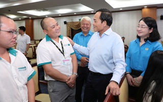 Bí thư Thành ủy TP HCM Trần Lưu Quang động viên người lao động trước thềm Tết Nguyên đán