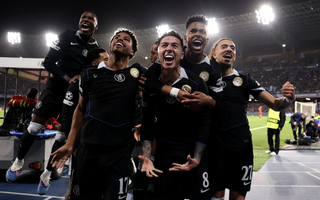 Chelsea ngược dòng ngoạn mục, Napoli ngậm ngùi dừng bước Champions League