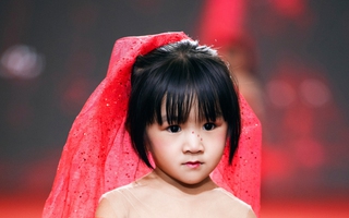 Mẫu nhí Tú Uyên được săn đón