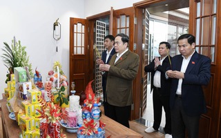 Chủ tịch Quốc hội Trần Thanh Mẫn dâng hương tưởng nhớ cố Tổng Bí thư Nguyễn Phú Trọng