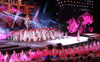 Cầu truyền hình "Hai tay xây dựng một sơn hà" đong đầy cảm xúc