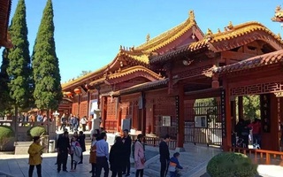 Vì sao giới trẻ Trung Quốc đổ xô đi chùa?