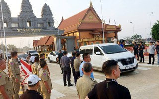 100 cảnh sát khám xét, bắt giữ băng nhóm chiếm đoạt hơn 300 tỉ đồng của hàng ngàn người