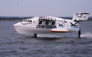 Phà chở khách có cánh lướt trên bờ biển Mỹ, nhắm cả mục đích quân sự