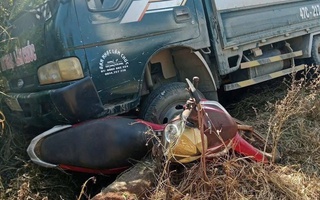 Xe tải tự trôi, cán cháu nhỏ tử vong thương tâm