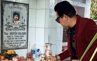 Nghệ sĩ Ngân Tuấn viếng mộ bầu Quới. nhớ mãi ân tình khó phai