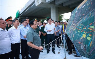 Thủ tướng yêu cầu "thần tốc, táo bạo hơn nữa" đẩy nhanh tiến độ các dự án chào mừng Đại hội XIV