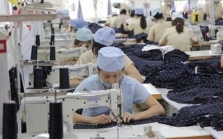 Bấp bênh việc làm sau tuổi 40