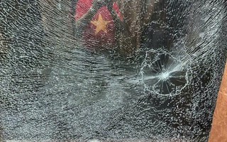 Tàu SE5 bị 2 thiếu niên ném vỡ kính khi vào TPHCM