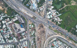 Đường rộng, cầu to và "chiếc áo chật" ý thức