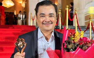 Đạo diễn - NSƯT Nguyễn Phương Điền vỡ òa với tượng Mai Vàng đầu tiên!