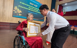 TPHCM: 30 Đảng viên phường An Đông được trao huy hiệu Đảng đợt 3-2