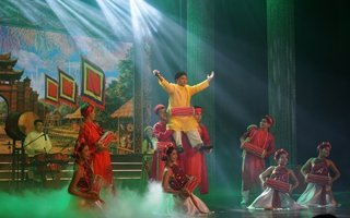 Cậu bé 12 tuổi “đánh thức” Trống Cơm 