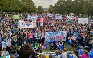 Châu Âu mạnh tay với "hóa chất vĩnh cửu"