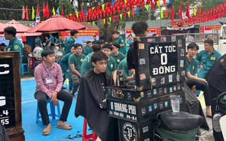 TikToker sở hữu 1,6 triệu follower chuyên cắt tóc cho sao Việt là ai?